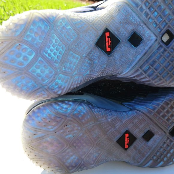 Nike LeBron XVIII NRG GS Size 4Y Black Bright Crimson Youth Woman Kids - Picture 15 of 16